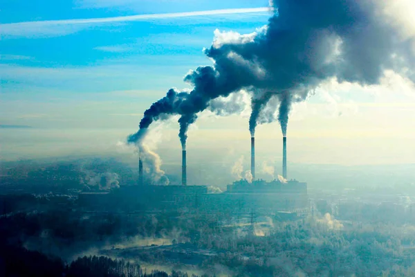 Gases and smoke come from the pipes of the factory — Stock Photo, Image