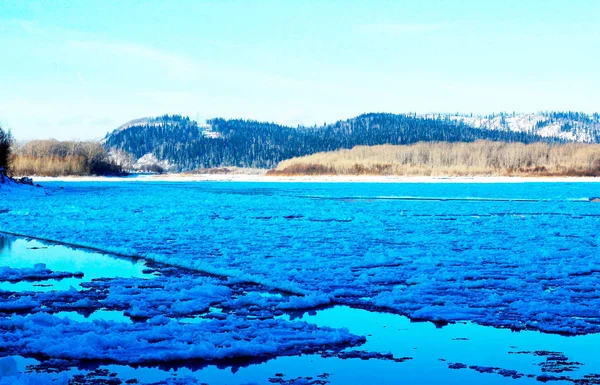 Blauer See unter Eis — Stockfoto