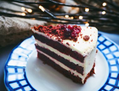 solma ışıkta kek parçası