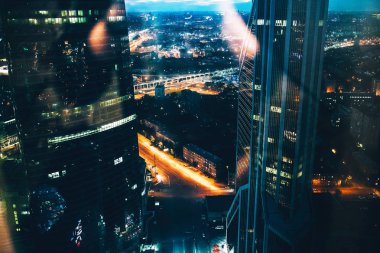 çok parlak olmayan ışık lekeleri çok soyut teknoloji arka plan