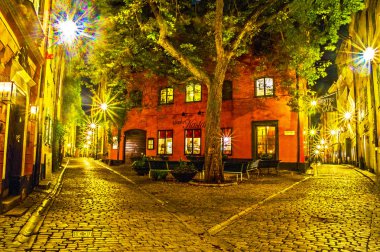 değil parlak ışık şehirde sokak