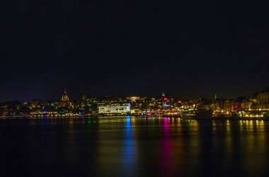 solan ışıkta geceleri şehir