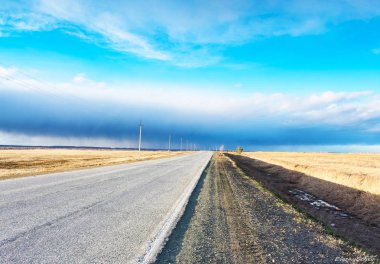parlak ışık değil çölde yol