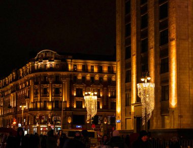 değil parlak ışık gece şehir