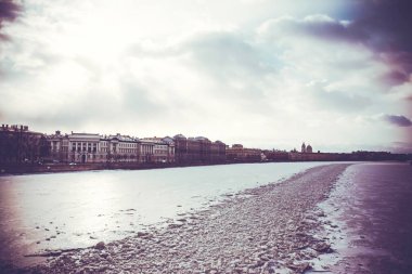 solan ışıkta gün batımında plaj