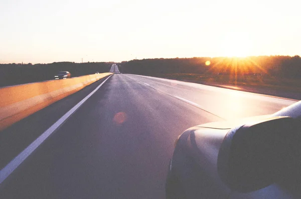 Conducción Carretera Atardecer Luz Brillante —  Fotos de Stock