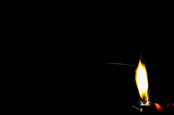 Parlak Işık Değil Karanlıkta Mum — Stok fotoğraf