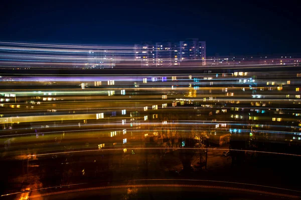 Solma Bir Işık Gece Şehirde Trafik — Stok fotoğraf
