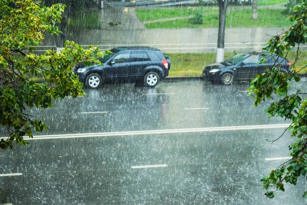 Coche Jardín Una Luz Desvanecimiento —  Fotos de Stock