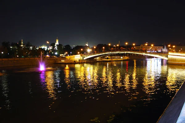 Bridge Natten Starkt Ljus — Stockfoto
