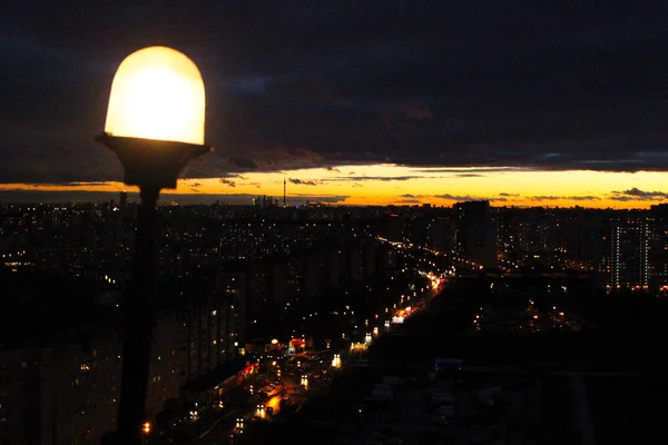 Linterna Ardiente Ciudad Noche — Foto de Stock