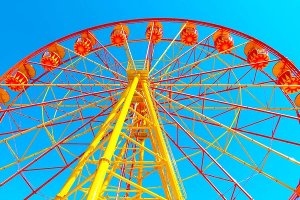 Riesenrad Und Blauer Himmel Recht Hellem Licht — Stockfoto
