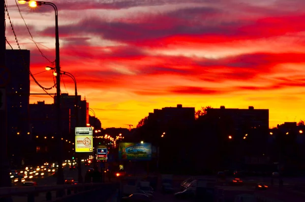 Coucher Soleil Ville Dans Une Lumière Plutôt Vive — Photo