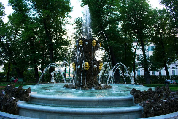 Fountain Park Very Bright Light — Stock Photo, Image