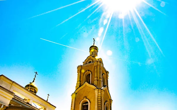 Torre Marca Igreja Uma Luz Desvanecendo — Fotografia de Stock