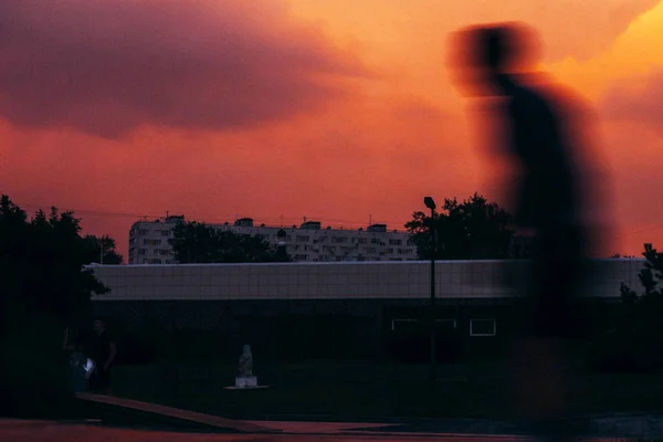 Φωτιά Νύχτα Στο Ξεθωριασμένο Φως — Φωτογραφία Αρχείου