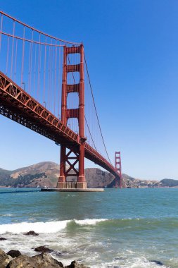 yerden görüntülemek için Golden Gate Köprüsü, San Francisco, Kaliforniya, ABD