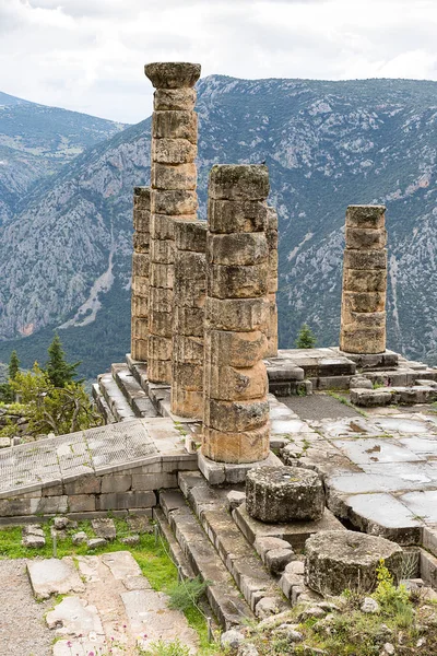 Руїни Стародавнього Храму Аполлона Delphi Видом Долини Включає Греції Європа — стокове фото
