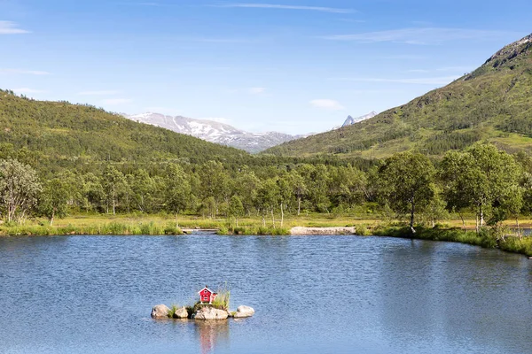 Isla Pequeña Con Modelo Casa Del Pescador Lago Sobre Lofoten — Foto de Stock