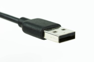 Beyaz arka plan üzerinde izole erkek usb çıkışı