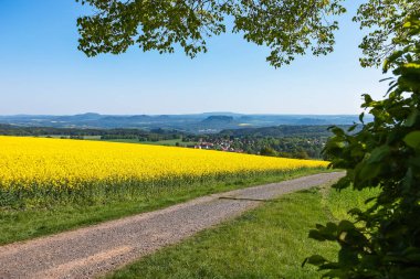 Sakson İsviçre Hochburkersdorf, Saksonya, Almanya, Europe yakınındaki içine manzaralı tecavüz alanıyla