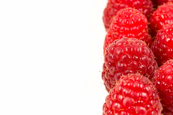 Frambuesas Rojas Frescas Aisladas Sobre Fondo Blanco —  Fotos de Stock