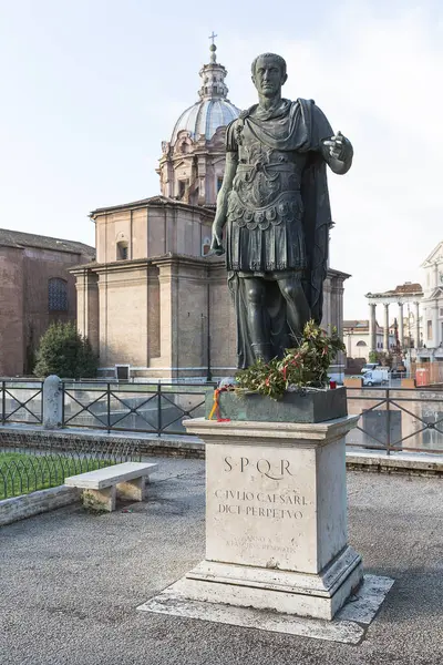 Roma İmparatoru Gaius Iulius Caesar, Roma, İtalya, Europe heykeli