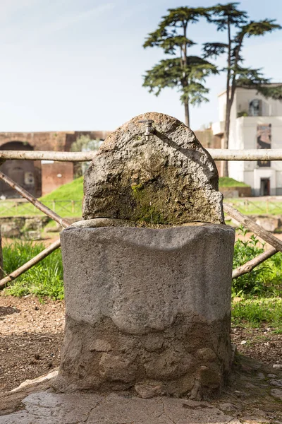 Viejo Pozo Colina Del Palatino Roma Italia Europa — Foto de Stock