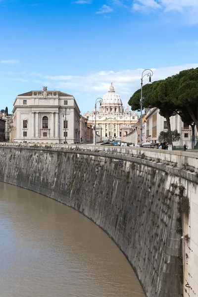 Vista Desde Puente Pons Aelius Catedral San Pedro Roma Italia —  Fotos de Stock