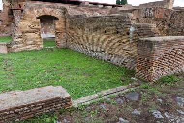 yana kayar kapı Ostia Antica, İtalya antik Kılavuzu