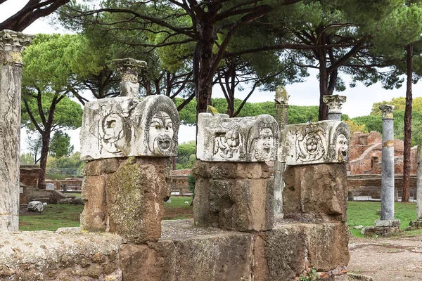 Ostia Antica Talya Antik Tiyatronun Girişinin Önünde Heykeller — Stok fotoğraf