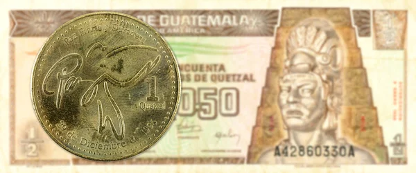 Монета Кетцала Против Гватемальской Монеты Кетцала Лицевой Стороне — стоковое фото