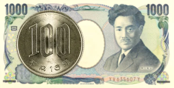 100 円コイン 1000 日本円紙幣の表側に対して — ストック写真