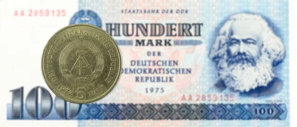 Markeren Munt Tegen Historische 100 Bankbiljet Oost Duitse Mark — Stockfoto