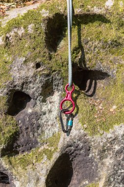 ip ve karabinalar tırmanma Sakson İsviçre (Lilienstein Dağı), Koenigstein, Almanya için hazırlanan