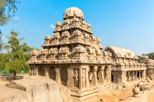 Beş Rathas, Yudhishthir ratha, Bhima ratha, Arjuna ratha, Mahabalipuram, Tamil Nadu, Hindistan