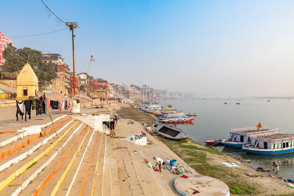 Ghats Las Orillas Del Río Ganges Varanasi Uttar Pradesh India —  Fotos de Stock