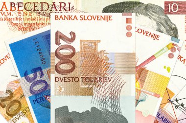 Slovence tolar banka notları yığını