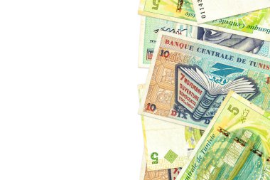 Biraz 5 ve 10 Tunus Dinarı banknot ile boşaltmak