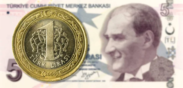 1里拉硬币对5土耳其里拉银行笔记正面 — 图库照片