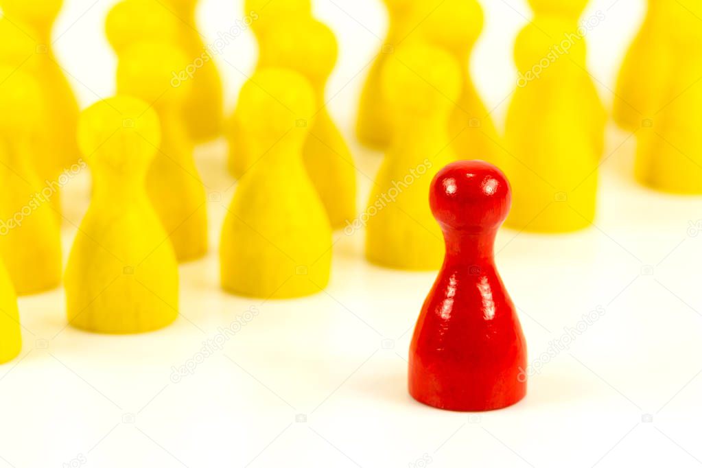 single red halma cone against yellow halma cones indicating majority ratios and group constelation