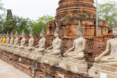 Buda heykelleri ve stupa Wat Yai Chai Mongkon, Ayutthaya, Tayland, Asya