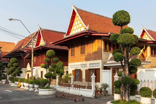 Casas Los Monjes Del Wat Chanasongkhram Ratchaworamahawihan Bangkok Tailandia Asia — Foto de Stock