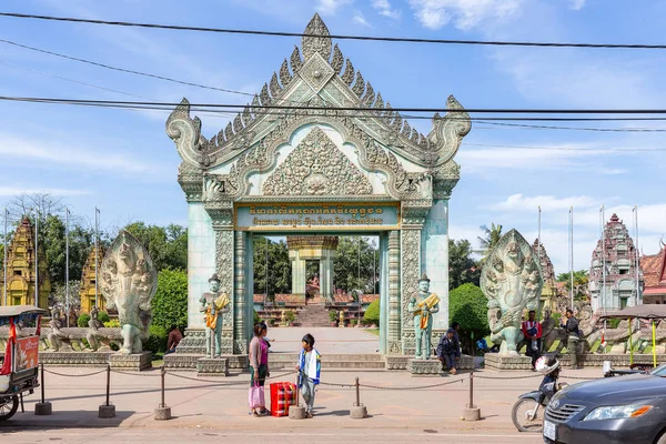 Memorial Del Guerrero Siem Reap Camboya 2018 Gente Espera Para — Foto de Stock
