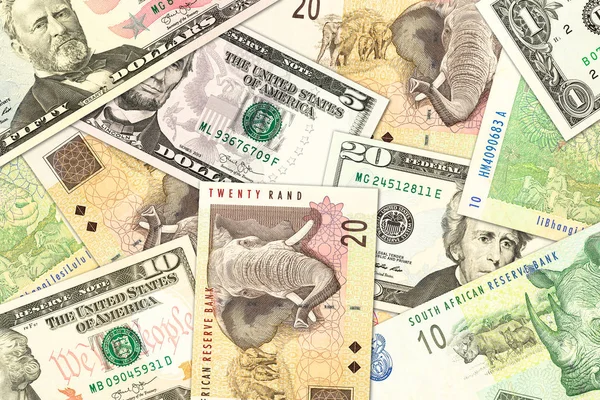 Einige südafrikanische Rand-Banknoten und US-Dollar-Banknoten indica — Stockfoto