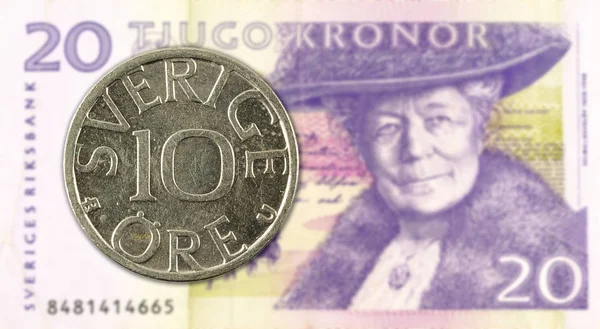 10 swedish oere coin against 20 swedish krona bank note — Stock Photo, Image