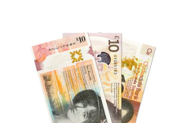 İskoç tarafından yayınlanan üç farklı 10 Pound Sterling banknotlar 