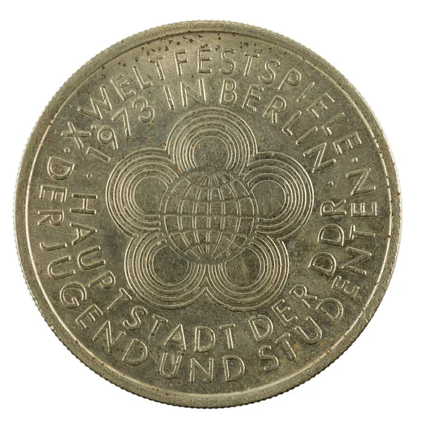 Tarihi 10 Doğu Alman mark sikkesi özel versiyonu (1973) beyaz arka planda izole edilmiş