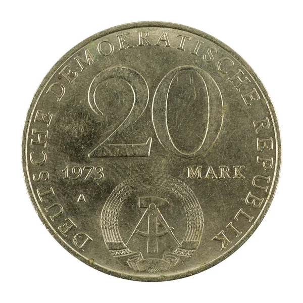 Tarihi 20 Doğu Alman mark sikkesi özel versiyonu (1973) beyaz arka planda izole edilmiş