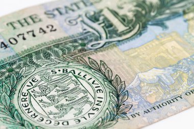 Guernsey 'in bir pound banknotunun ayrıntıları.